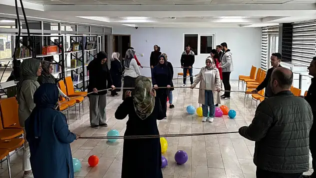 Siirt Gençlik Merkezi'nde Afet Yönetimi Eğitimi: Gençler Kriz Anlarına Hazırlanıyor