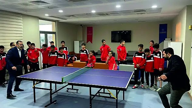 Siirt Gençlik ve Spor Müdürü Hayati Kısacık, İftarda Sporcularla Bir Araya Geldi