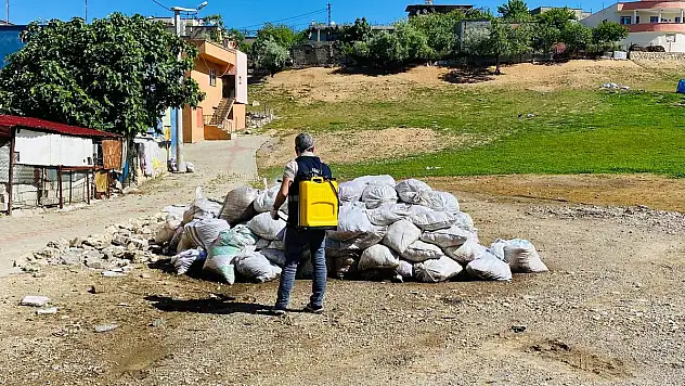 Siirt Genelinde İlaçlama Çalışmaları Devam Ediyor