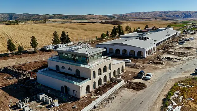Siirt Havalimanı'ndaki Yeni Terminal İnşaatında Çalışmalar Yüzde 85 Seviyesine Ulaştı