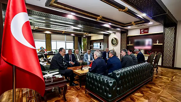 Siirt İl Genel Meclisi Başkanı Hasan Carlık'tan Vali Kızılkaya'ya Ziyaret