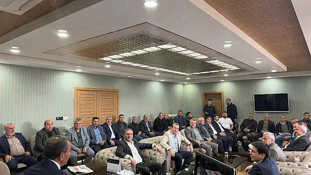 Siirt İl Genel Meclisi Başkanlığı'na Seçilen Hasan Carlık'a Hayırlı Olsun Ziyaretleri Sürüyor