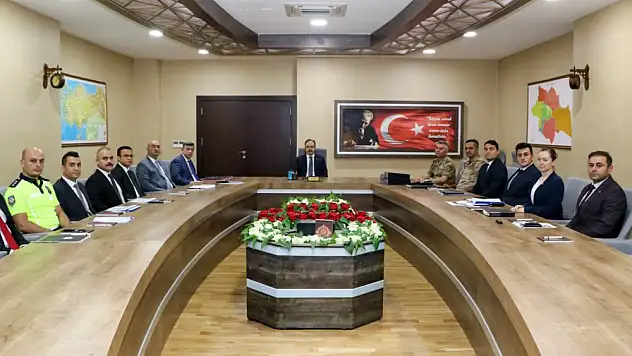 Siirt İl Güvenlik ve Asayiş Koordinasyon Toplantısı Vali Kızılkaya Başkanlığında Yapıldı 