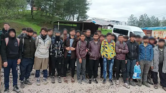 SİİRT İL JANDARMA KOMUTANLIĞI DÜZNSİZ GÖÇLE İLGİLİ VERİLERİ KAMUOYU İLE PAYLAŞTI