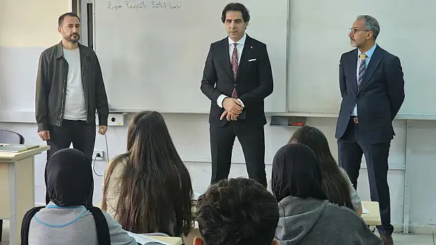 Siirt İl Milli Eğitim Müdürü İlhan Saz, Sosyal Bilimler Lisesi Öğrencilerinin Taleplerini Dinledi