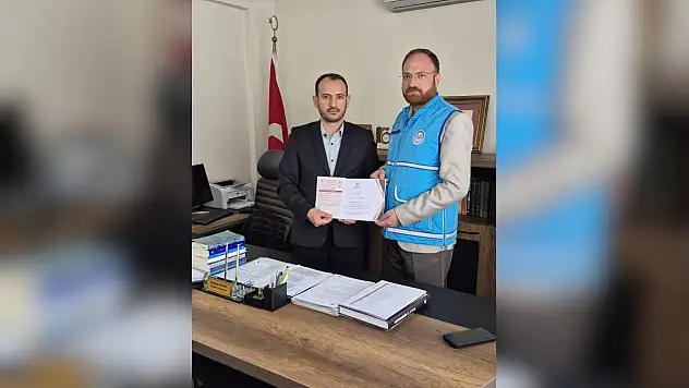 Siirt İl Müftü Yardımcısı İbrahim Ensari'den TDV'ye Kurban Vekâleti Teslimi