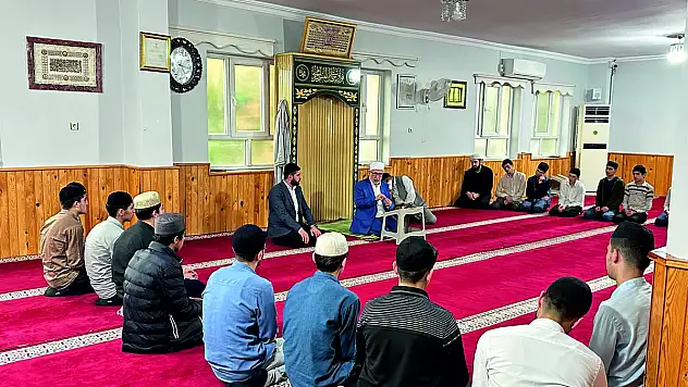 Siirt İl Müftüsü Şakir Pinal 'İlim Öğrenmenin Amacı İnsanlara Faydalı Olmaktır'