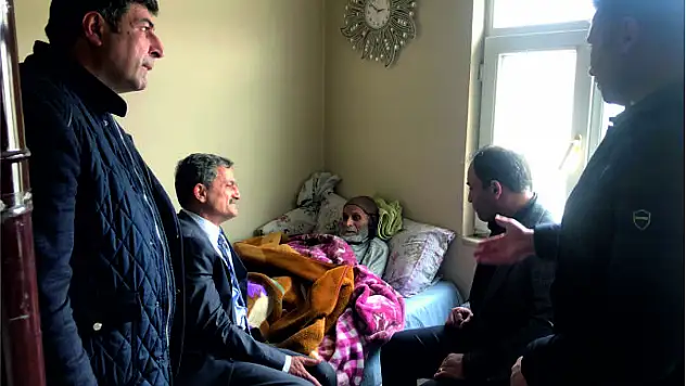 Siirt İl Sağlık Müdürü Dr.Erol Emre Ömür'den Yaşlılara Ziyaret