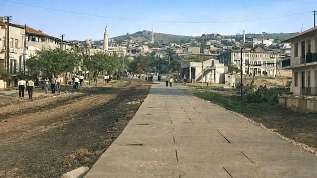 Siirt'in 1955 Yılına Ait Hükümet Caddesi Fotoğrafı Gün Yüzüne Çıktı