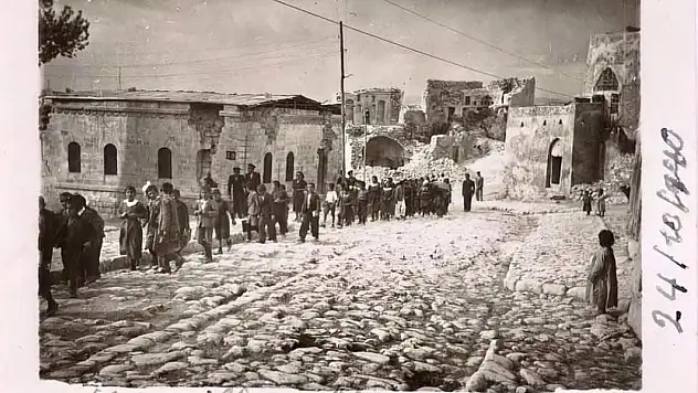 86 yıl önce Siirt'te öğrencilerin okul çıkışından bir an gün yüzüne çıktı
