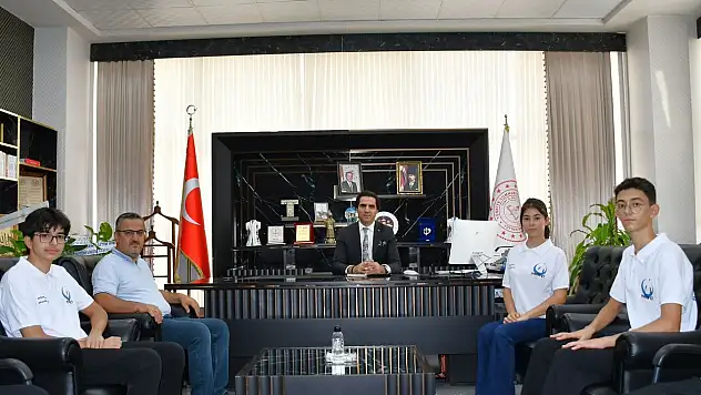 Siirt'in Gururu TEKNOFEST Finalistleri İl Millî Eğitim Müdürüyle Buluştu