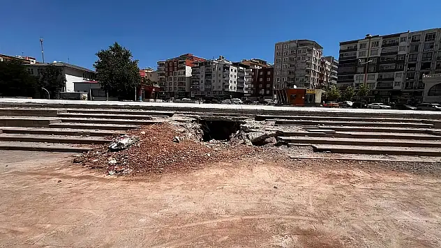 Siirt'in Kalbi Hala Kapalı! Haziran'da Teslim Edilecekti Meydanda Çalışma Yok