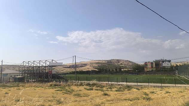 Siirt'in Kayabağlar Beldesinde Milyonlarca Liralık Çim Saha Atıl Kaldı