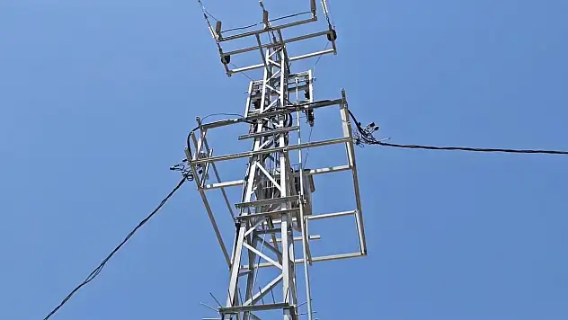 Siirt'in Pervari İlçesinde Bir Mezra İlk Kez Elektriğe Kavuştu