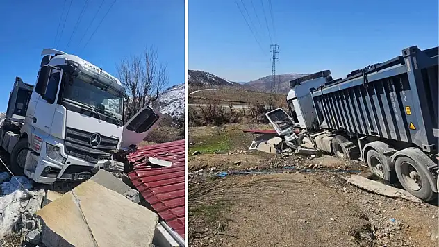 Siirt'in Şirvan İlçesinde Namaz Kılmak İçin İndiği Tır Mescide Çarptı