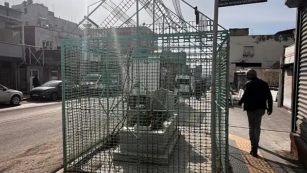 Siirt'in Sokaklarında Tarih: Kaldırımlar ve Sokaklarda Türbeler ile Mezarlar Dikkat Çekiyor