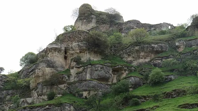 Siirt'in Tarihi Hazinelerinden Kale-i Seyfo: Doğal Yapı ile Askeri Mimarinin Buluşma Noktası