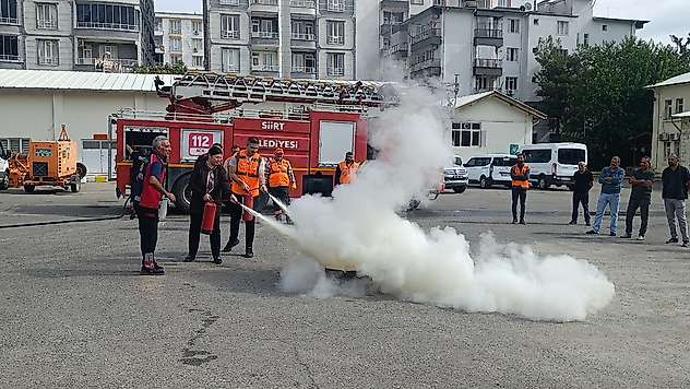 Siirt İtfaiyesinden Karayolları Ekiplerine Yangın ve Acil Durum Eğitimi