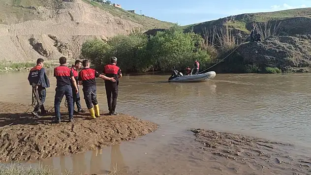 Siirt Kezer Çayı'nda Kaybolan 14 Yaşındaki Mustafa'nın Cansız Bedenine Ulaşıldı