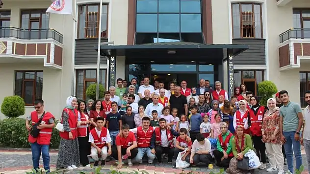 Siirt Kızılay Şubesi 300 Engelli Öğrenciyi Sevindirdi