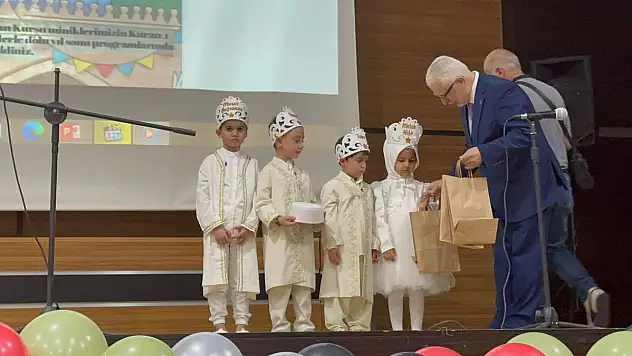 Siirt Kudüs Darüsselam 4-6 Yaş Kur'an Kursunda Mezuniyet Töreninde Filistin'e Destek