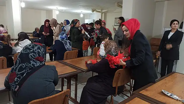 SİİRT KÜLTÜR VE SANAT DERNEĞİ DÜNYA KADINLAR GÜNÜNDE DEPREMZEDELERİ UNUTMADI