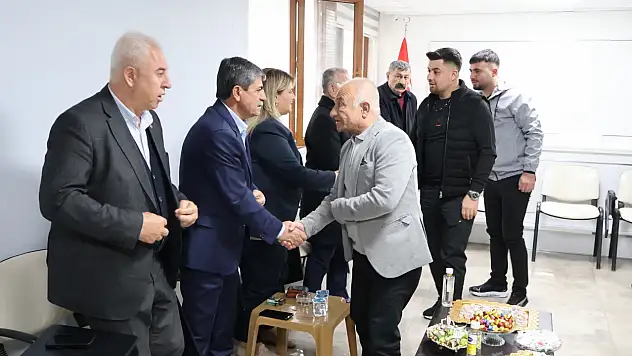 Siirt Kurtalan Belediyesi Eşbaşkanları Bayramı Vatandaşlarla Kutladı