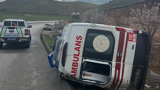 Siirt Kurtalan'da Ambulans Devrildi: 1 Yaralı