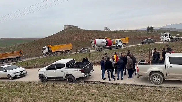 Siirt Kurtalan'da köylüler yol kapattı: TPAO araçlarına tepki
