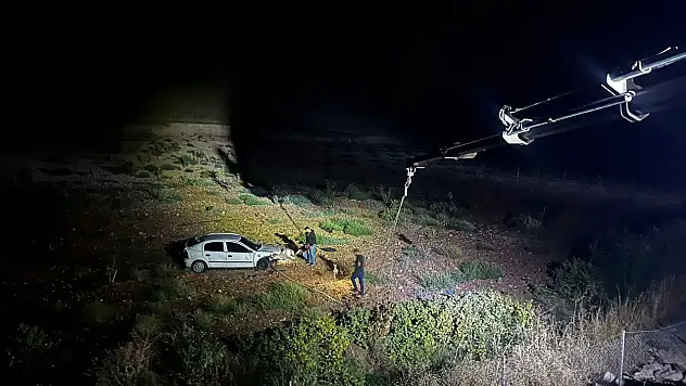 Siirt Kurtalan'da Otomobil 200 Metrelik Uçuruma Yuvarlandı: Sürücü Hayati Tehlikede
