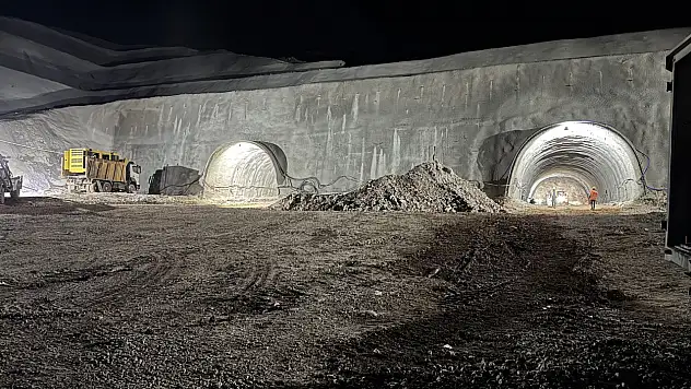 Siirt-Kurtalan Demiryolu Projesinde 3 Farklı Noktada Çalışmalar Sürüyor