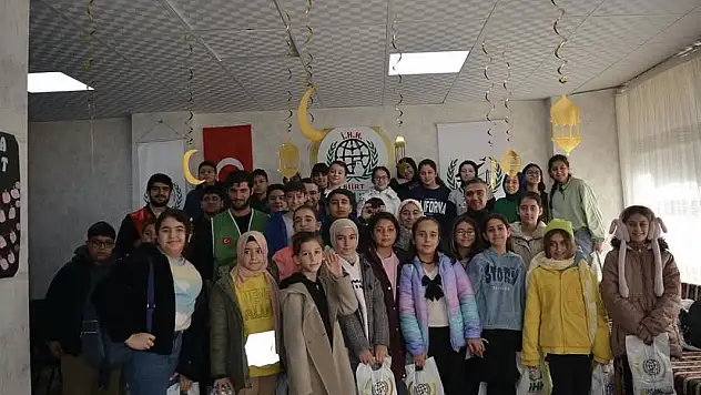 Siirt Marifet Okulu Öğrencilerinden Yetimler İçin Anlamlı Destek