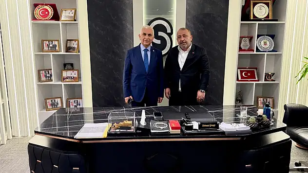 Siirt Milletvekili Mervan Gül'den Onursal Başkan Seyithan Solmaz'a Ziyaret