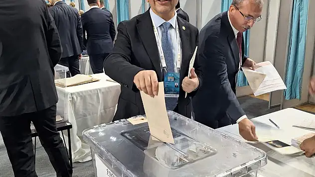 Siirt Milletvekili Mervan Gül Kongrede Oyunu Kullandı