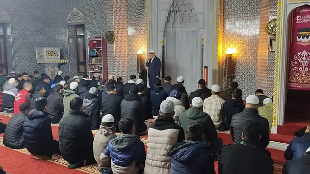 Siirt Müftüsü Pinal , Sabah Namazında Gençlerle Buluştu