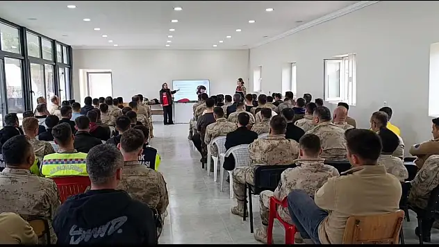 Siirt Pervari'de Askeri Personele ''Çocuklarda Mahremiyet Bilinci'' Eğitimi Verildi