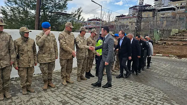 Siirt Pervari'de Bayramlaşma Programı: Kaymakam ve Başkan Kurumları Ziyaret Etti