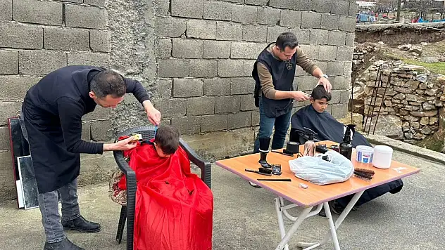 Siirt Pervari'de Mehmetçik Köy Çocuklarını Tıraş Etti