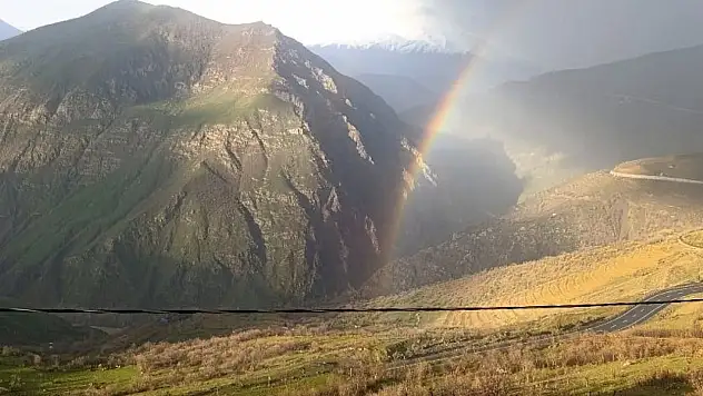 Siirt Pervari'de Yağan Karın Ardından  Gökkuşağı Ortaya Çıktı
