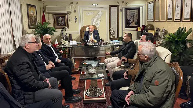Siirt protokolü Hüseyin Ağa Vakfı Mütevellisi M. Emin Ertekin'i ziyaret etti