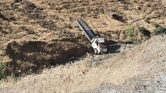 Siirt Şirvan'da Çekici Şarampole Uçtu: 2 Yaralı