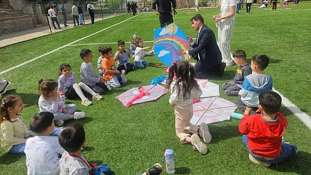 Siirt Şirvan'da Öğrenciler Uçurtma Şenliğinde Buluştu