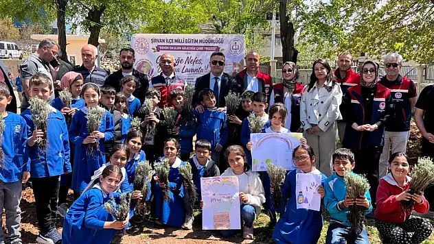 Siirt Şirvan'da Okul Bahçelerine Lavanta Dikildi