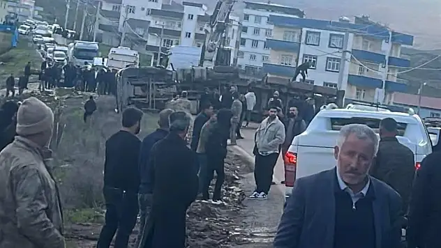 Siirt - Şirvan Karayolunda Kamyon Devrildi