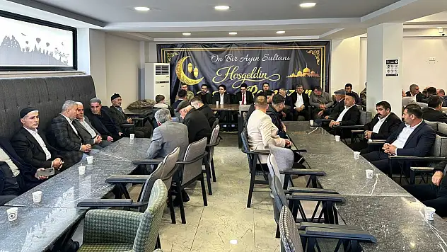 Siirt Şirvan Kaymakamı Bayramı Muhtarlar, Vatandaşlar ve Görevdeki Personelle Kutladı