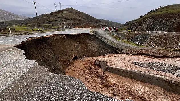 Siirt–Şirvan–Pervari Üç Yolu Çöktü: Trafik Tek Şeride Düştü