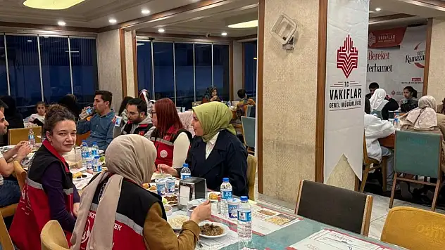 Siirt Sosyal Hizmet Merkezi ve Hacı Hüseyin Ağa Vakfı Yetimlerle İftarda Buluştu