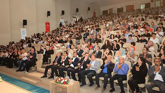 Siirt Takasbank ve Bitlis Ziya Eren Güzel Sanatlar Liseleri Aynı Sahnede Yer Aldı