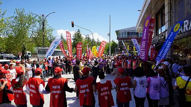 Siirt'te 1 Mayıs Coşku İle Kutlandı