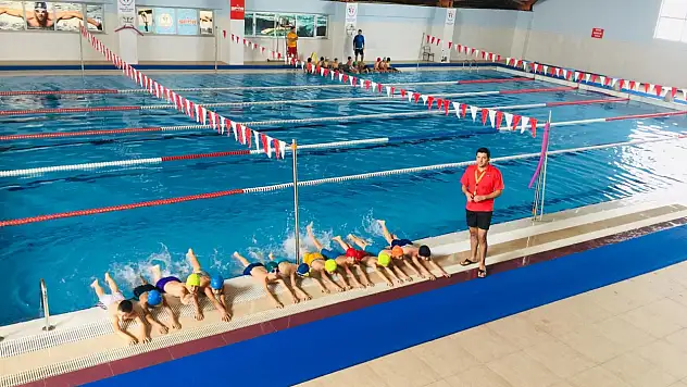 Siirt'te 100. Yıl Kapalı Yüzme Havuzunda Kadın ve Erkek Günleri Belli Oldu